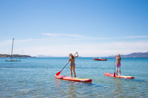 paddle-spinout-ecole-de-voile-giens-les-activites-a-decouvrir-a-giens-scaled