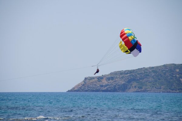 parasailing-823771_1280