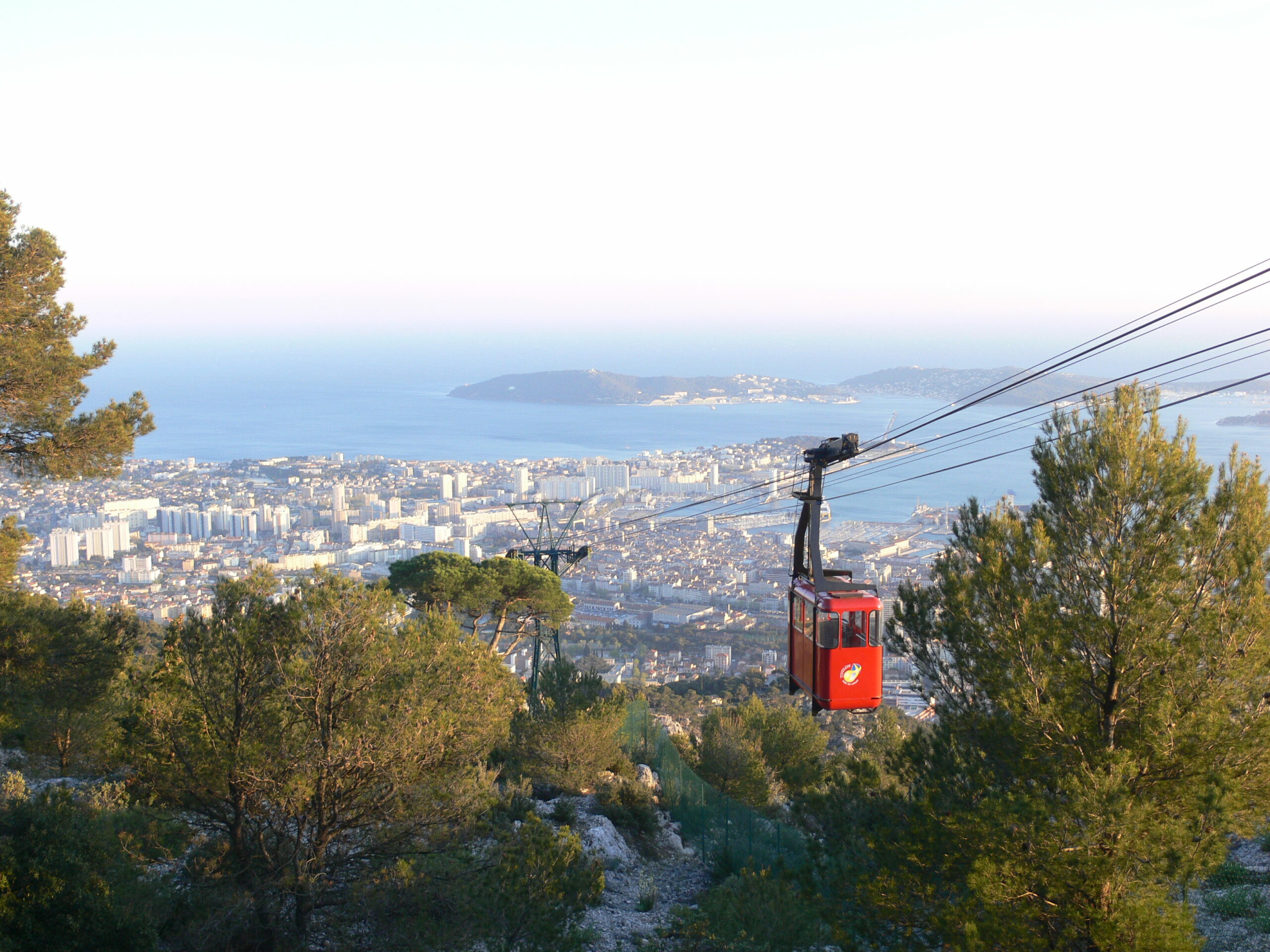 Toulon_-_depuis_le_Faron_-_téléphérique